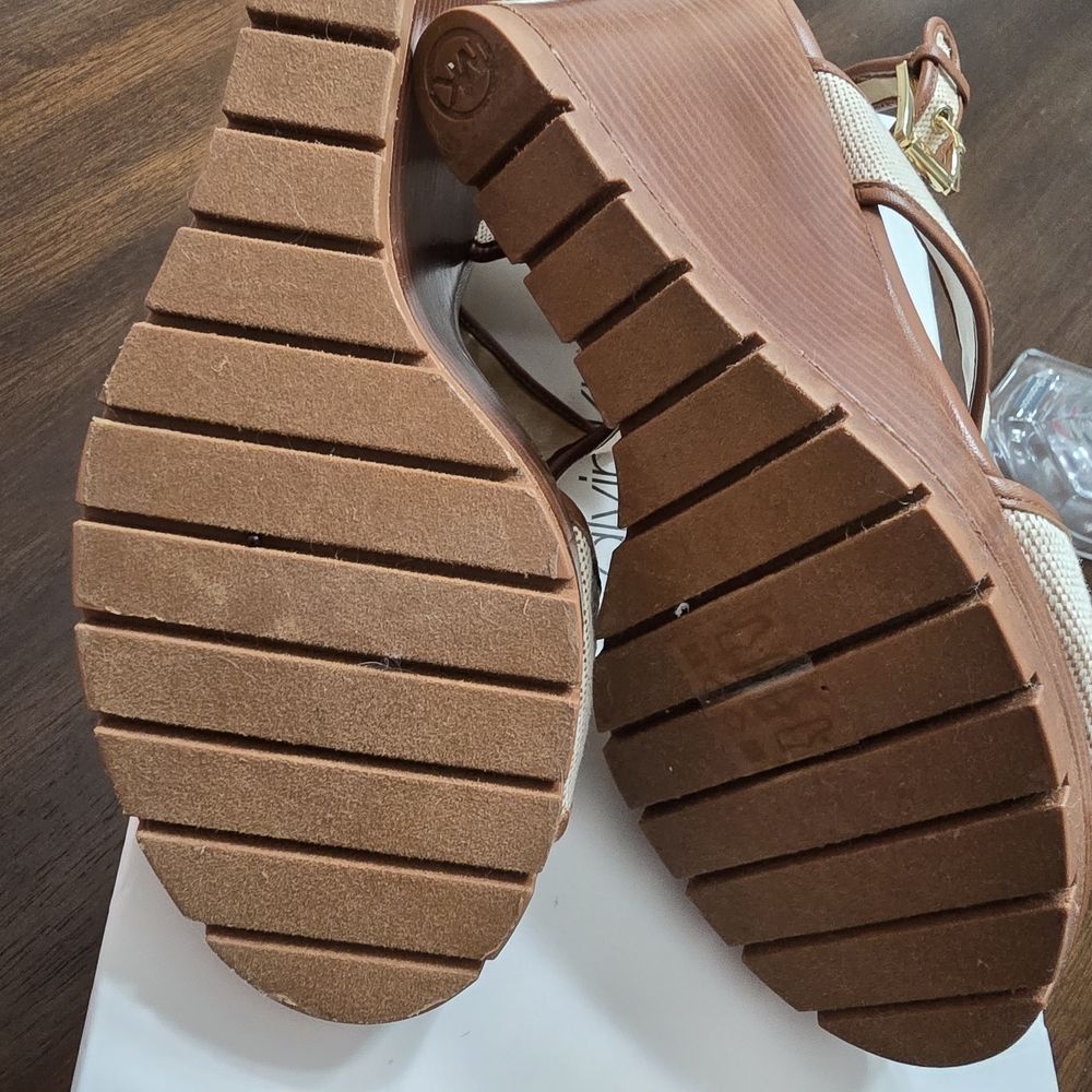 Elegant Women's Wedge Sandals - Cream and Brown - Picture 7 of 7